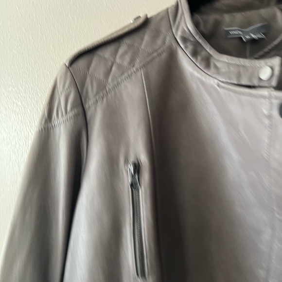 Vince NWT Gray Leather Biker Jacket with Quilted Sleeve Detail - size M - Picture 5 of 16
